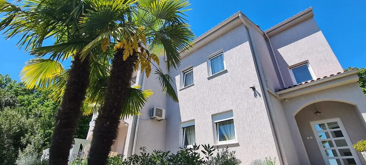Apartment Garden & Sea Volosko