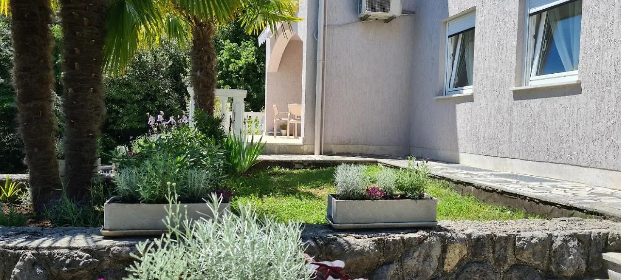 Apartment Garden & Sea Volosko 0*,