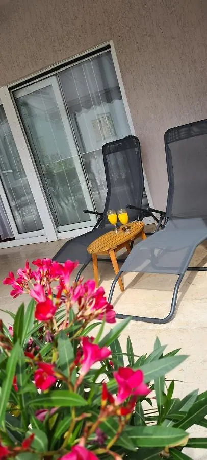Apartment Garden & Sea Volosko