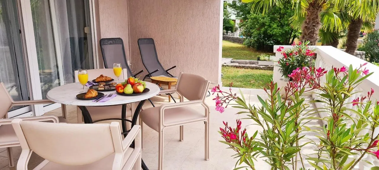 Apartment Garden & Sea Volosko